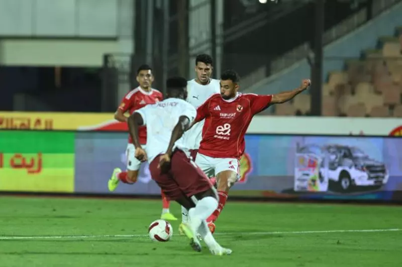 محمود حسن "تريزيجيه" لاعب الأهلي خلال مواجهة سيرام